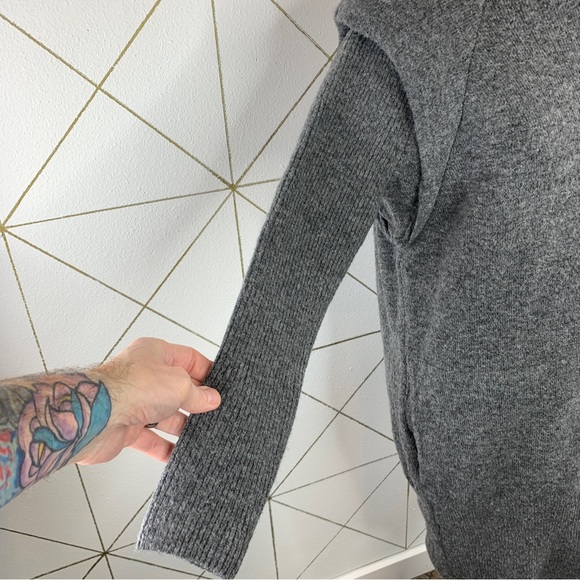 NWT Bold Shoulder Sweater Dress Gabrielle Union Collection NY&C Size Small - Picture 5 of 12